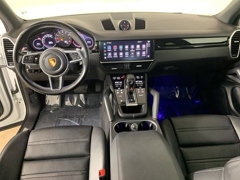 Used 2022 Porsche Cayenne AWD/4WD image 36