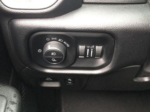 Used 2019 RAM 1500 Big Horn AWD/4WD image 17