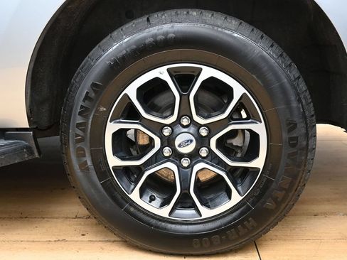 Used 2024 Ford Expedition XLT AWD/4WD image 12