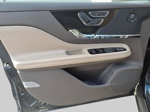 Used 2021 Lincoln Corsair Reserve w/ Equipment Group 201A image 12