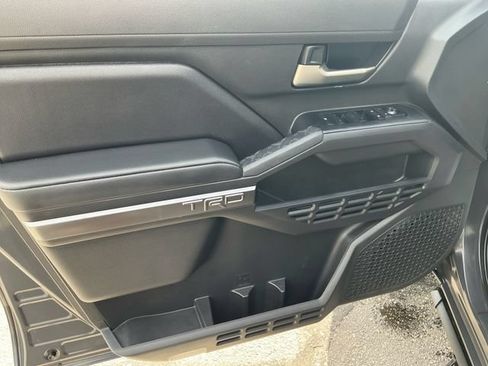 Used 2025 Toyota Tacoma 4x4 Double Cab image 30