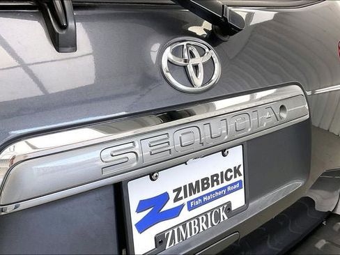 Used 2018 Toyota Sequoia Limited w/ Safety & Convenience Package image 9