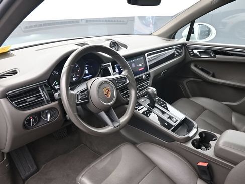 Used 2024 Porsche Macan AWD/4WD image 19