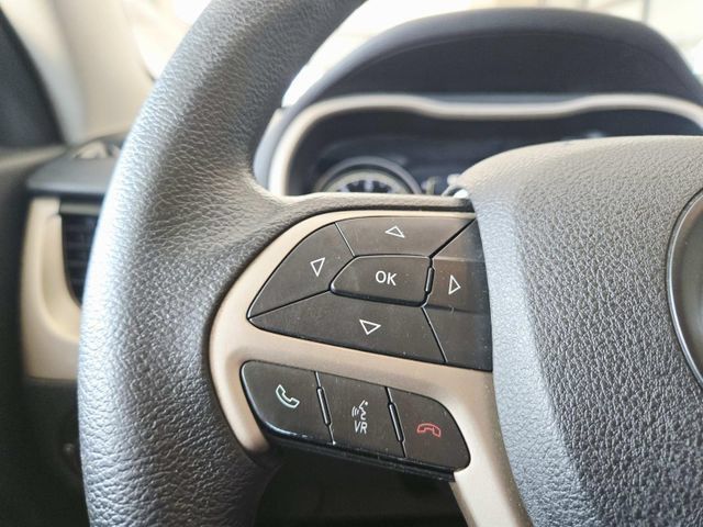 Used 2017 Jeep Cherokee Sport AWD/4WD image 19