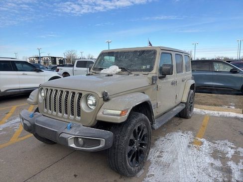Used 2022 Jeep Wrangler Unlimited Sahara w/ Cold Weather Group image 8