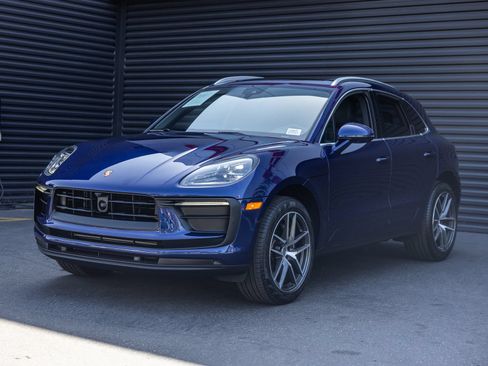 Certified 2026 Porsche Macan AWD/4WD image 1