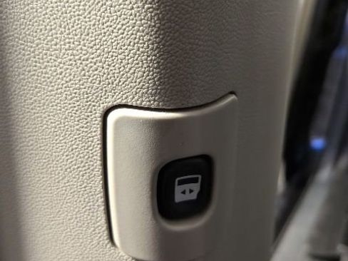 Used 2012 Chrysler Town & Country Limited w/ Luxury Group FWD image 34