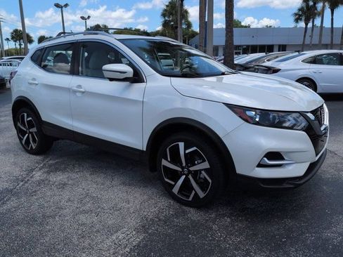Used 2022 Nissan Rogue Sport SL FWD image 2