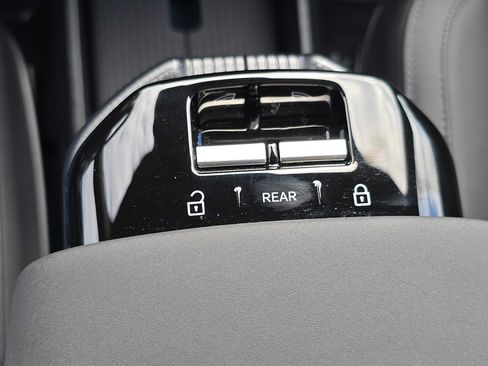 Certified 2025 Volvo EX30 Plus w/ Climate Package AWD/4WD image 31
