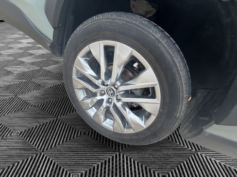 Used 2020 Toyota RAV4 XLE Premium image 11