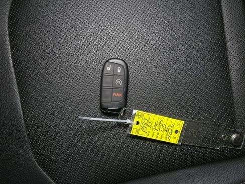 Used 2023 Jeep Compass Limited image 39