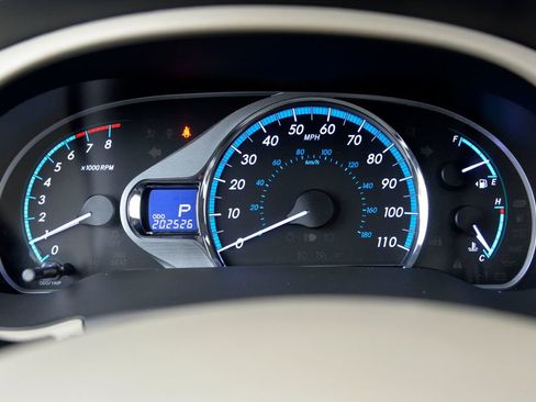 Used 2014 Toyota Sienna XLE image 21