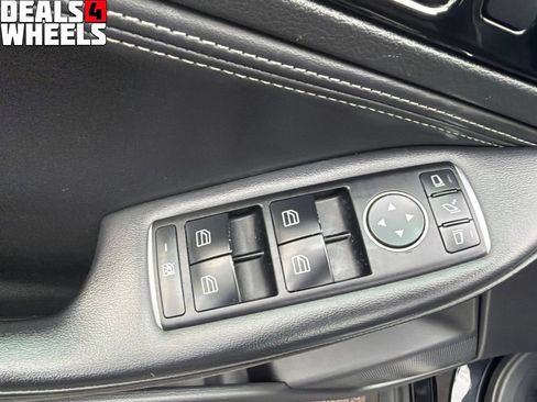 Used 2018 INFINITI QX30 Premium w/ Navigation Package AWD/4WD image 12