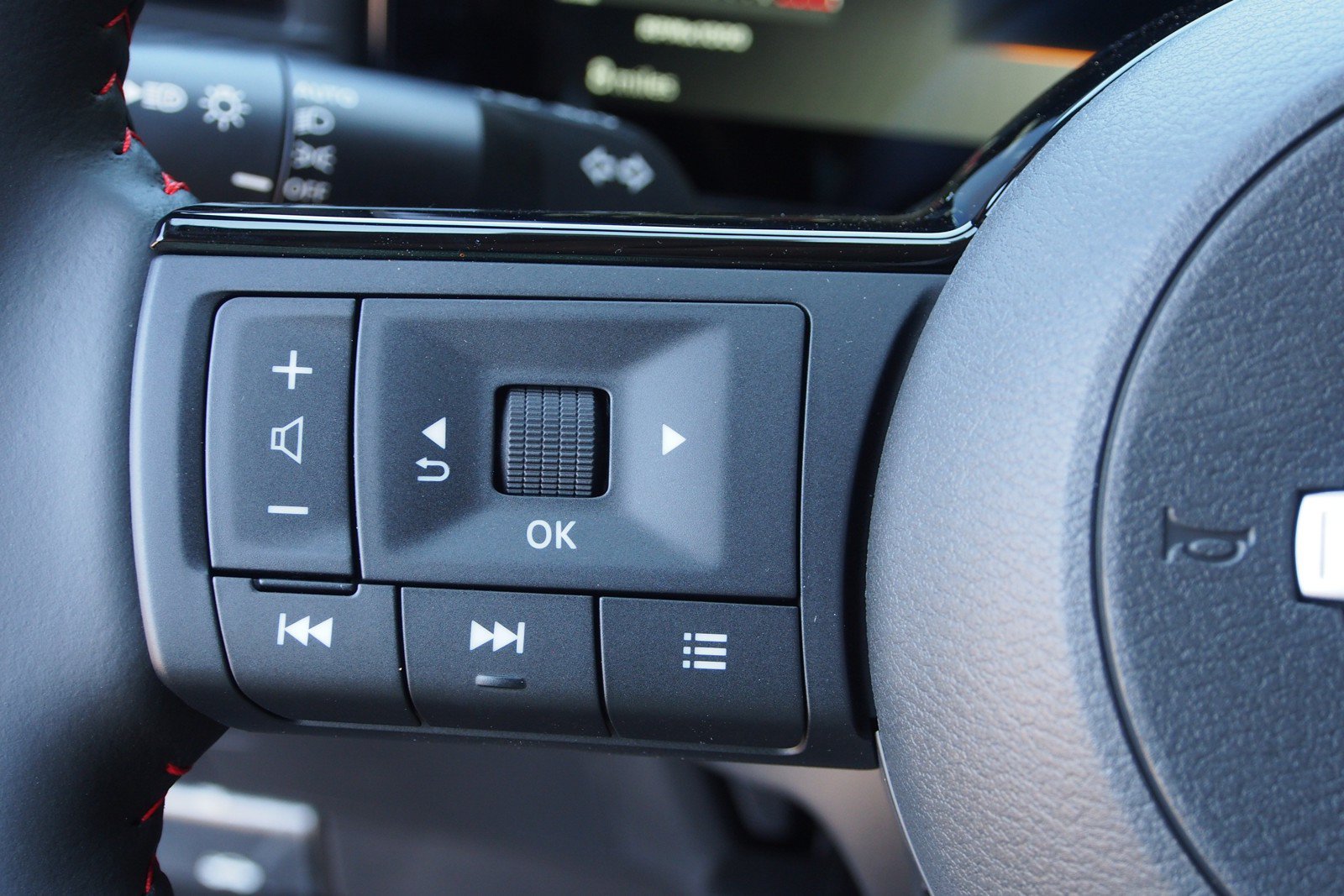 Used 2026 Nissan Kicks SR FWD image 20