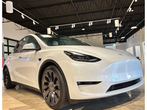 Used 2022 Tesla Model Y Performance image 7