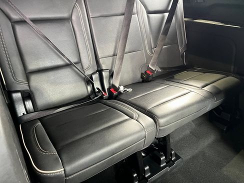 Used 2023 GMC Yukon XL SLT image 19