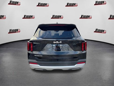 Used 2025 Kia Sorento LX image 6
