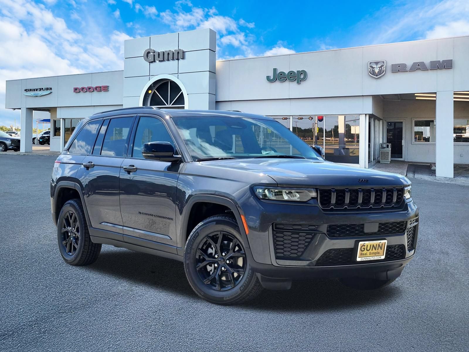 New 2026 Jeep Grand Cherokee Altitude RWD image 1