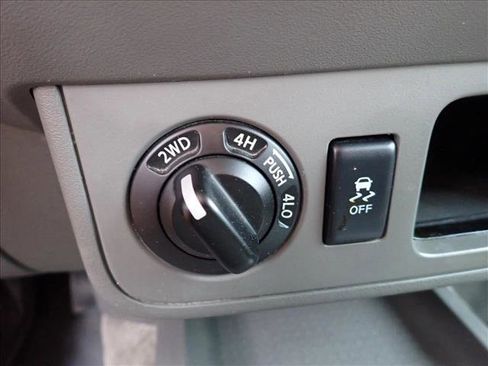 Used 2018 Nissan Frontier SV image 16