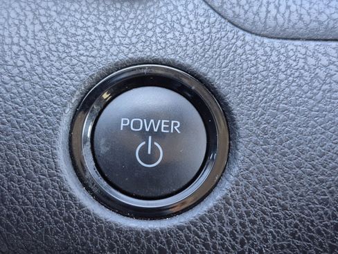 Used 2025 Toyota Camry LE image 32