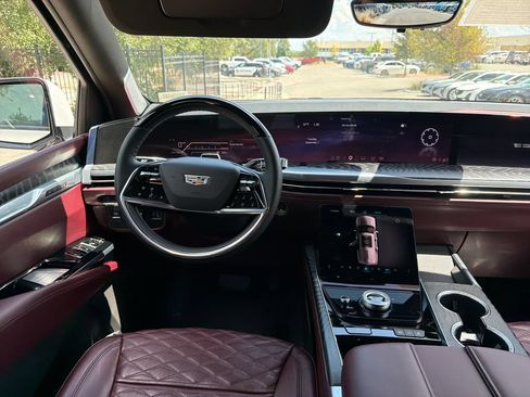 Used 2025 Cadillac Escalade ESV Sport w/ Touring Package AWD/4WD image 33