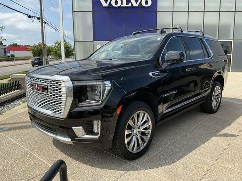 Used 2022 GMC Yukon Denali w/ Denali Premium Package AWD/4WD image 2