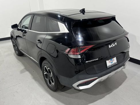 Used 2025 Kia Sportage LX AWD/4WD image 37