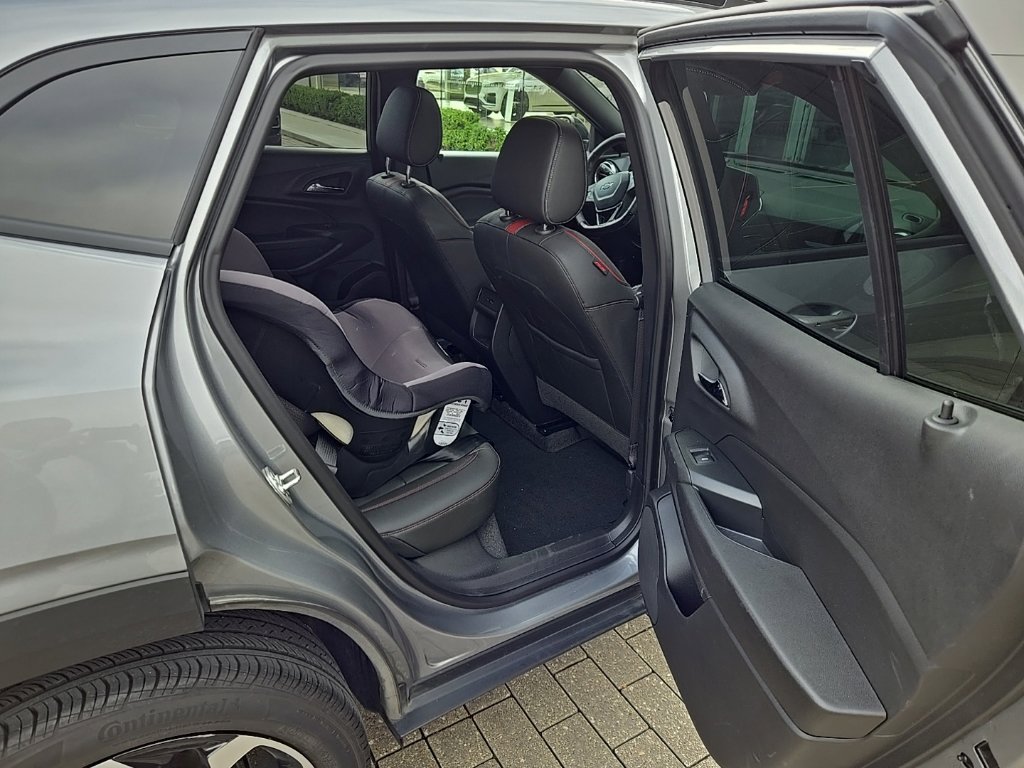 Used 2025 Chevrolet Trax RS w/ Sunroof Package FWD image 20