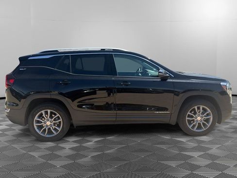 Used 2024 GMC Terrain SLT w/ Infotainment Package II AWD/4WD image 2