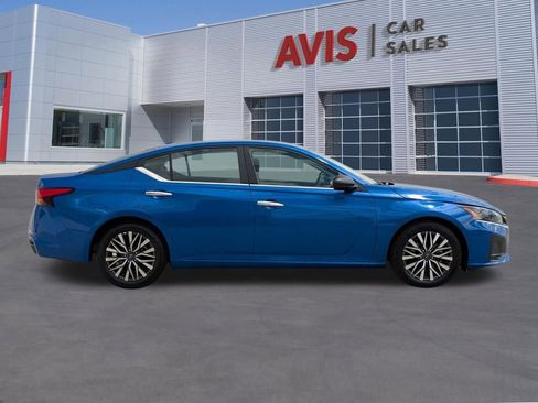 Used 2025 Nissan Altima 2.5 SV FWD image 4