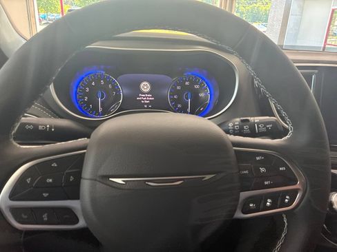 New 2027 Chrysler Pacifica Select AWD/4WD image 33