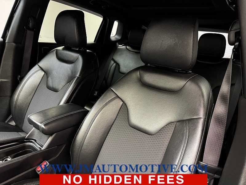 Used 2022 Jeep Compass Latitude w/ Sun and Sound Group AWD/4WD image 14