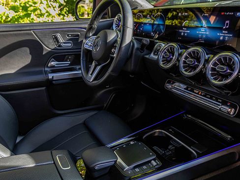 Used 2023 Mercedes-Benz GLB 250 4MATIC image 27