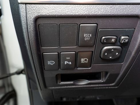 Used 2016 Toyota Land Cruiser image 33