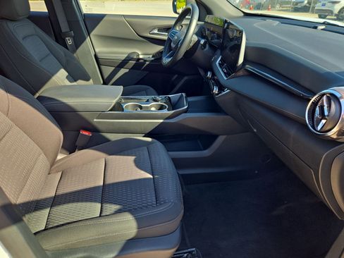 Used 2026 Chevrolet Equinox LT FWD image 32
