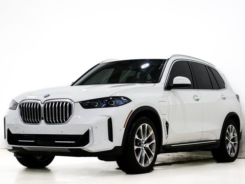 Used 2024 BMW X5 xDrive50e AWD/4WD image 3