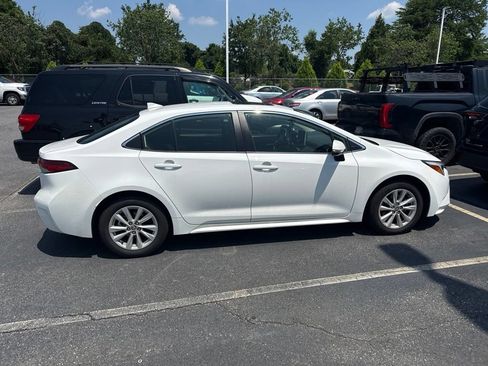 Used 2025 Toyota Corolla XLE FWD image 6