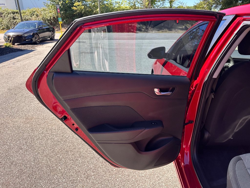 Used 2022 Hyundai Accent SE FWD image 13