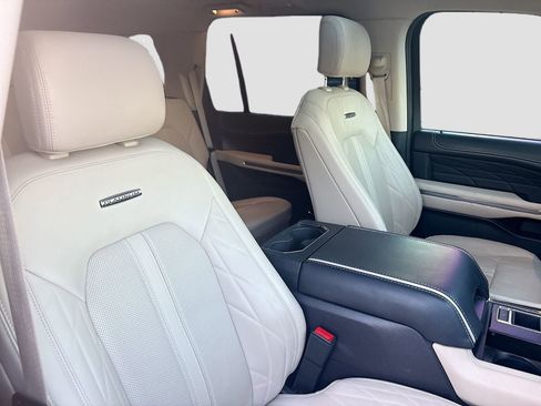 Used 2022 Ford Expedition Platinum RWD image 30
