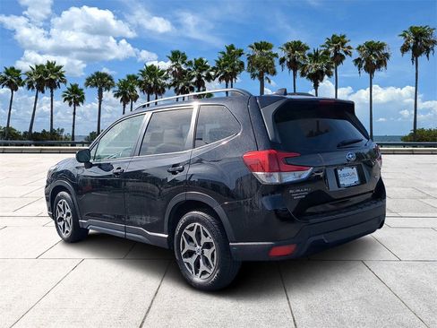Used 2019 Subaru Forester Premium image 4