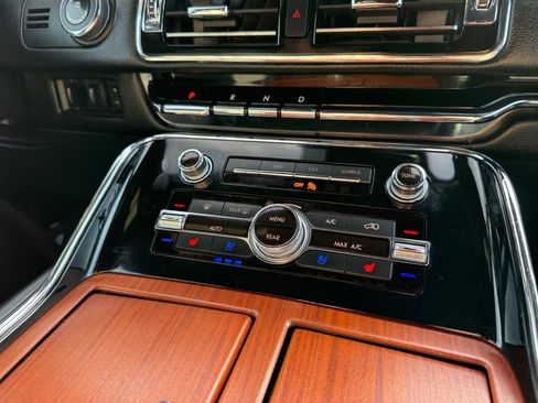 Used 2018 Lincoln Navigator L Reserve w/ Technology Package image 32