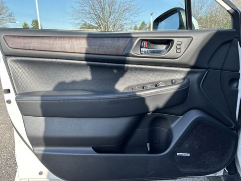 Used 2016 Subaru Outback 2.5i Limited AWD/4WD image 13