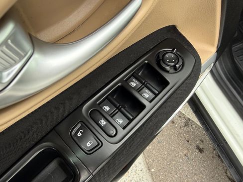 Used 2015 Jeep Renegade Latitude w/ Popular Equipment Group image 11