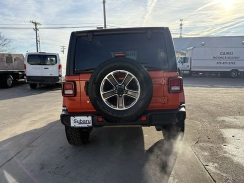 Used 2018 Jeep Wrangler Unlimited Sahara image 6