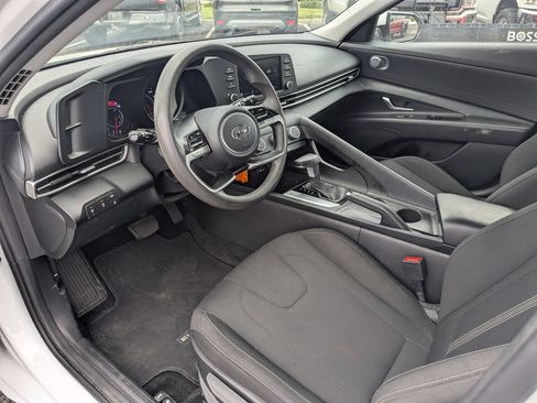 Used 2023 Hyundai Elantra SE FWD image 24