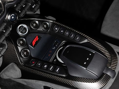 Used 2023 Aston Martin V8 Vantage Roadster RWD image 42