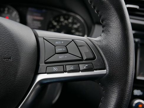 Used 2020 Nissan Rogue SV image 27