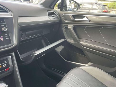 Used 2022 Volkswagen Tiguan SE R-Line image 33