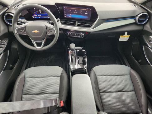 New 2026 Chevrolet Trax LT w/ LT Convenience Package FWD image 18
