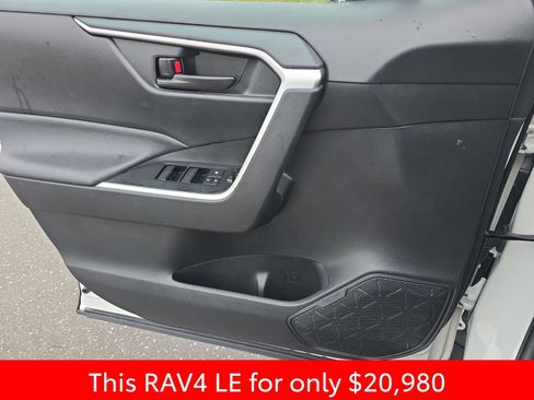 Used 2021 Toyota RAV4 LE image 33